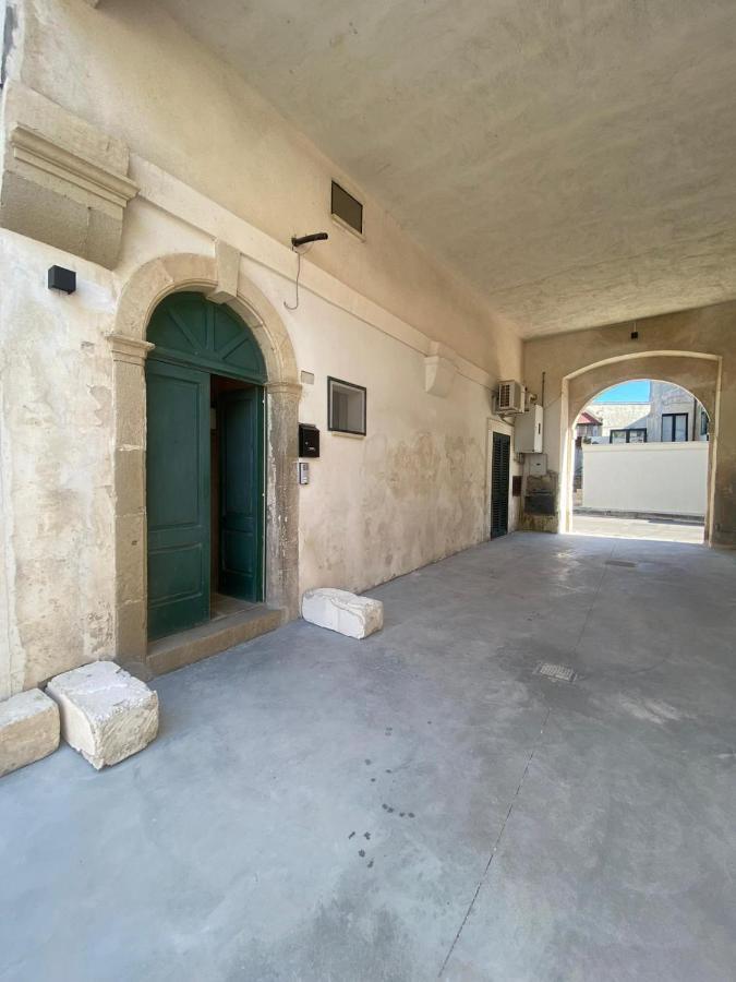 Bric A Brac Eclectic Rooms Uggiano La Chiesa Exterior photo